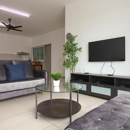 Cozy 3-Bedroom Condo With Pool - Сері-Кембанган Екстер'єр фото