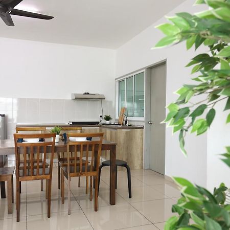 Cozy 3-Bedroom Condo With Pool - Сері-Кембанган Екстер'єр фото