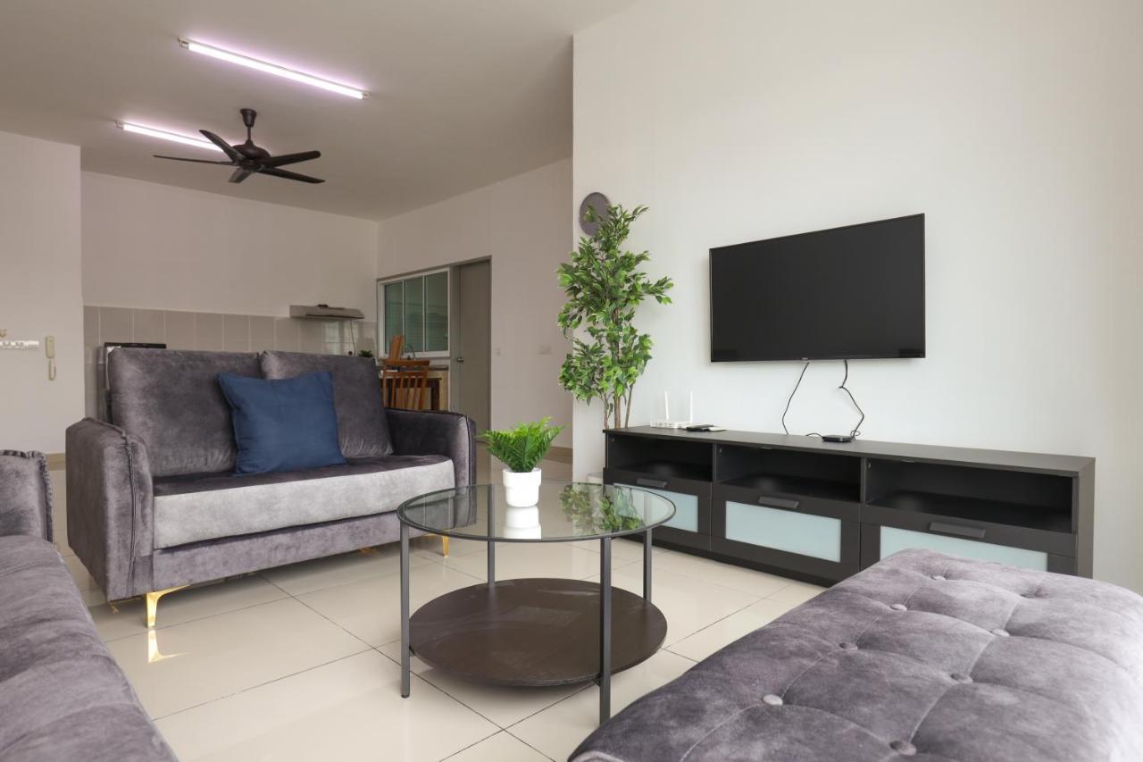 Cozy 3-Bedroom Condo With Pool - Сері-Кембанган Екстер'єр фото