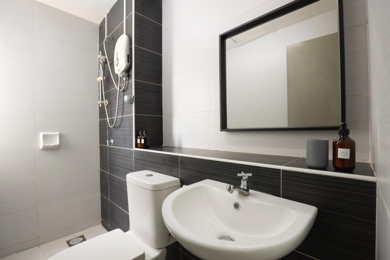 Cozy 3-Bedroom Condo With Pool - Сері-Кембанган Екстер'єр фото