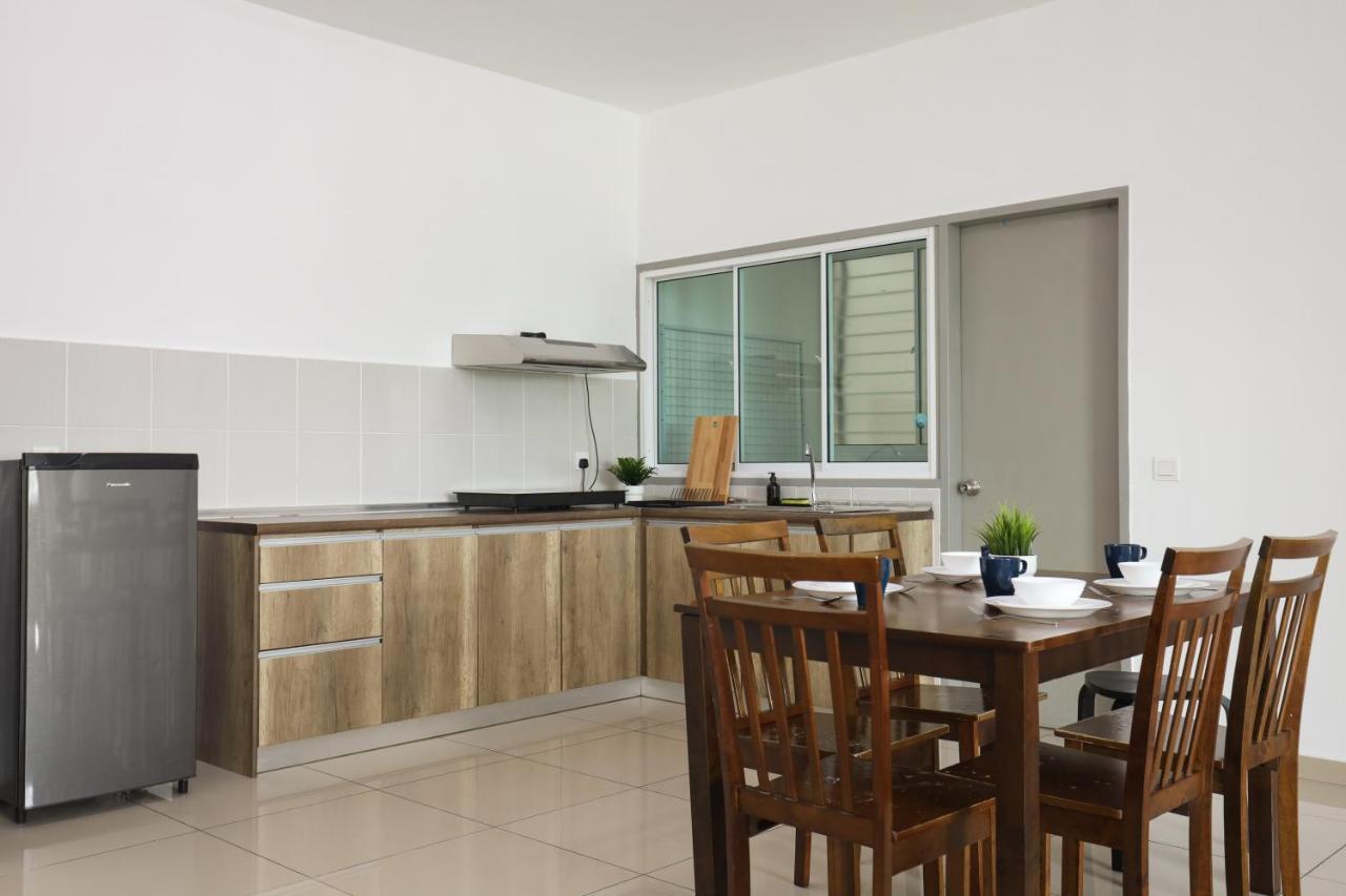 Cozy 3-Bedroom Condo With Pool - Сері-Кембанган Екстер'єр фото