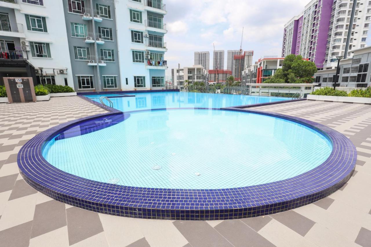 Cozy 3-Bedroom Condo With Pool - Сері-Кембанган Екстер'єр фото
