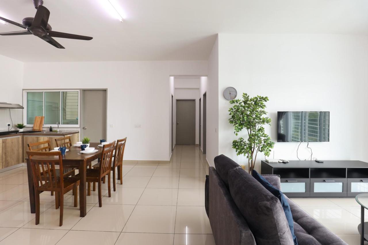 Cozy 3-Bedroom Condo With Pool - Сері-Кембанган Екстер'єр фото