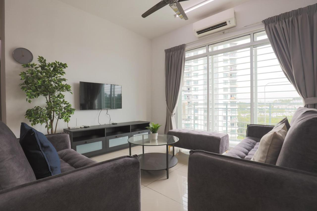 Cozy 3-Bedroom Condo With Pool - Сері-Кембанган Екстер'єр фото